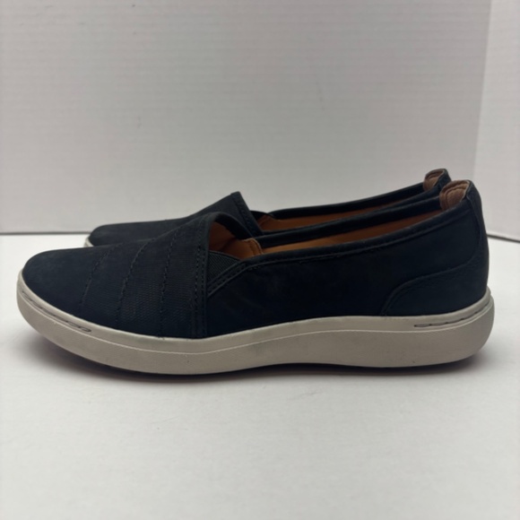Clarks Black Suede Flat Walking Shoe Size 7 - Picture 4 of 9